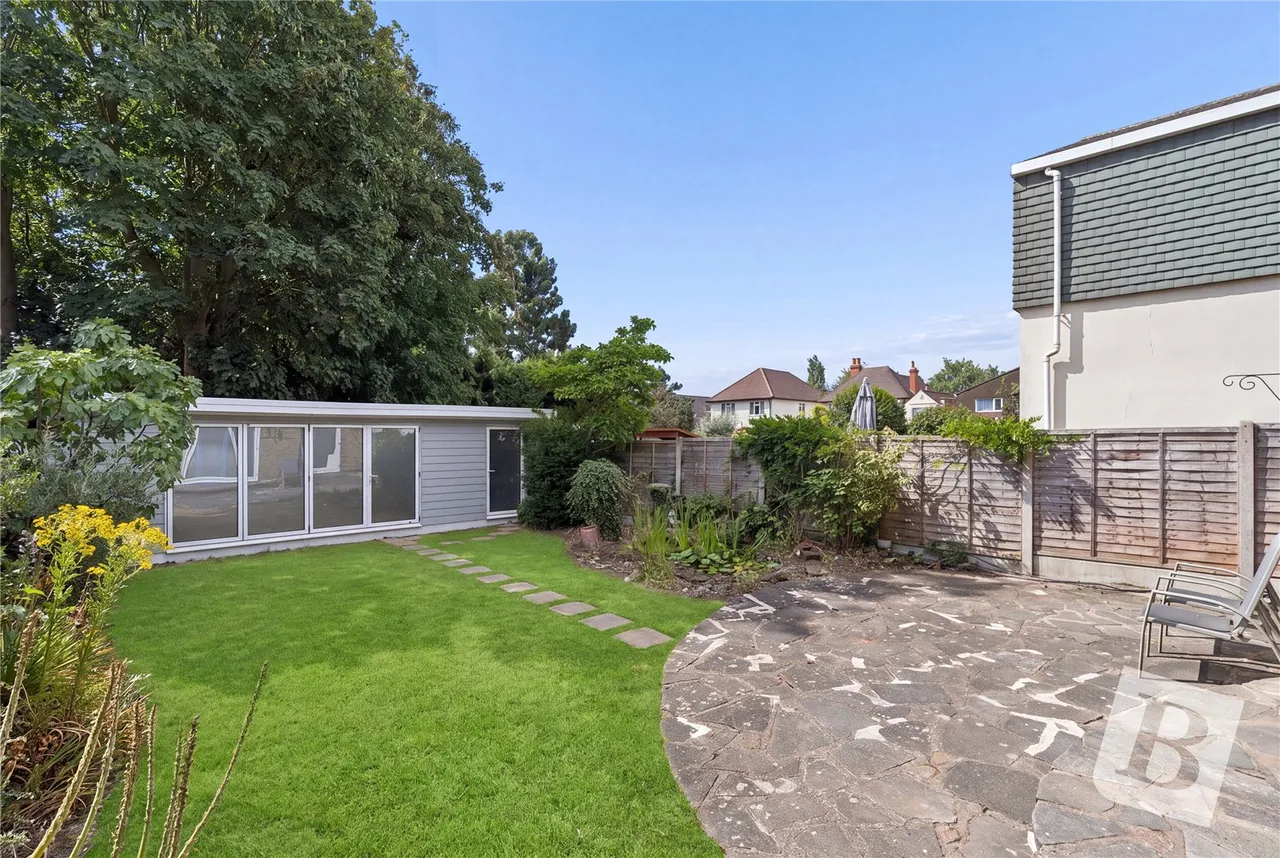 Mulberry Close, Gidea Park, RM2, photo 8