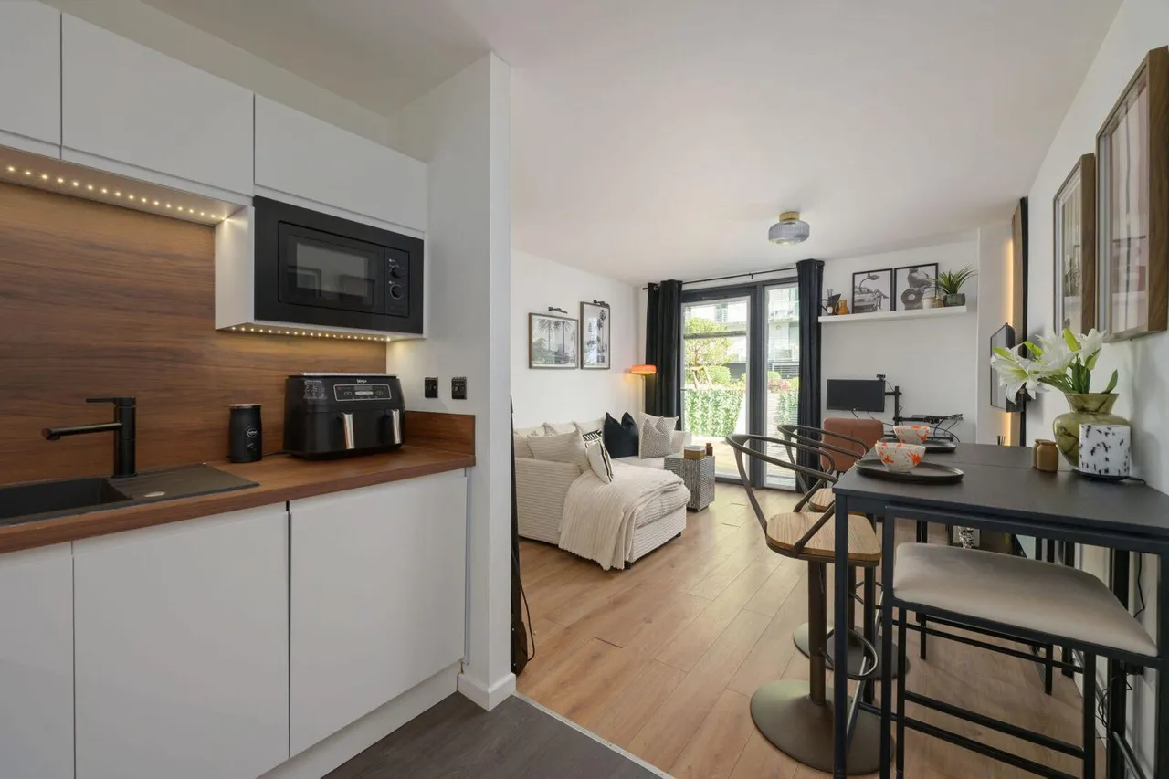 Meadowside Quay Walk, Glasgow, G11, photo 2