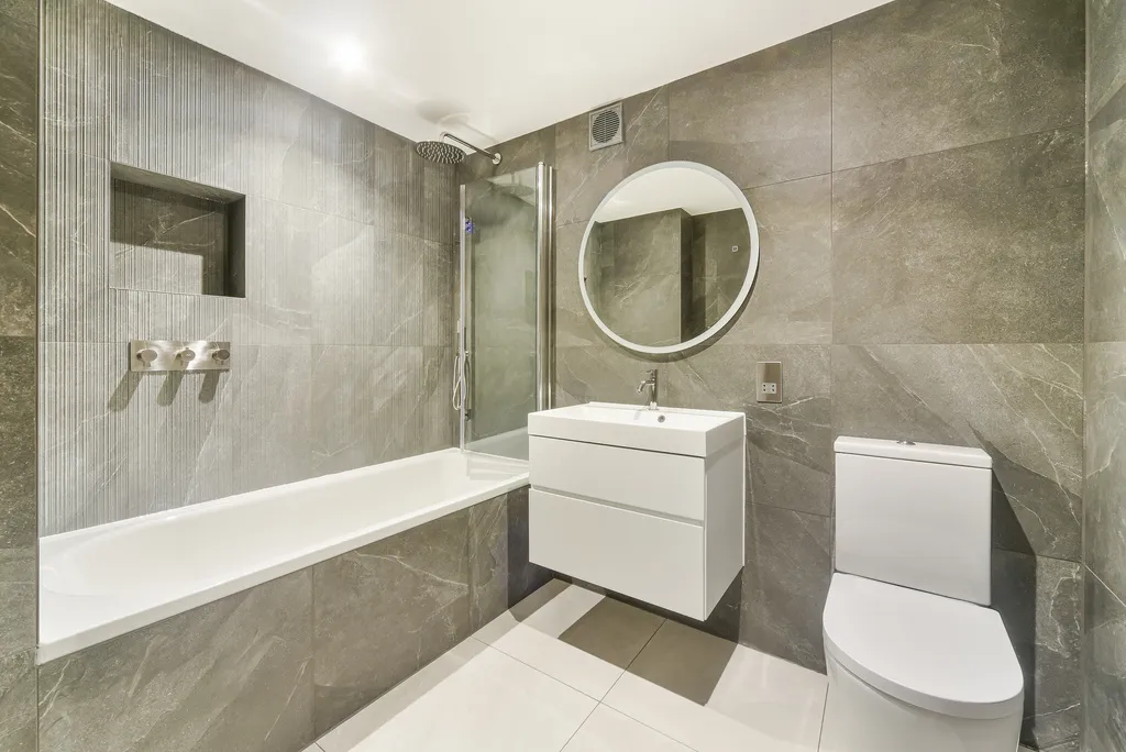 Roehampton High Street, London, SW15, photo 5