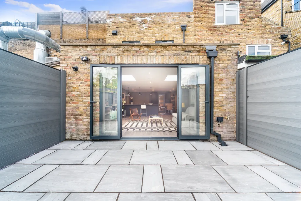 Roehampton High Street, London, SW15, photo 6