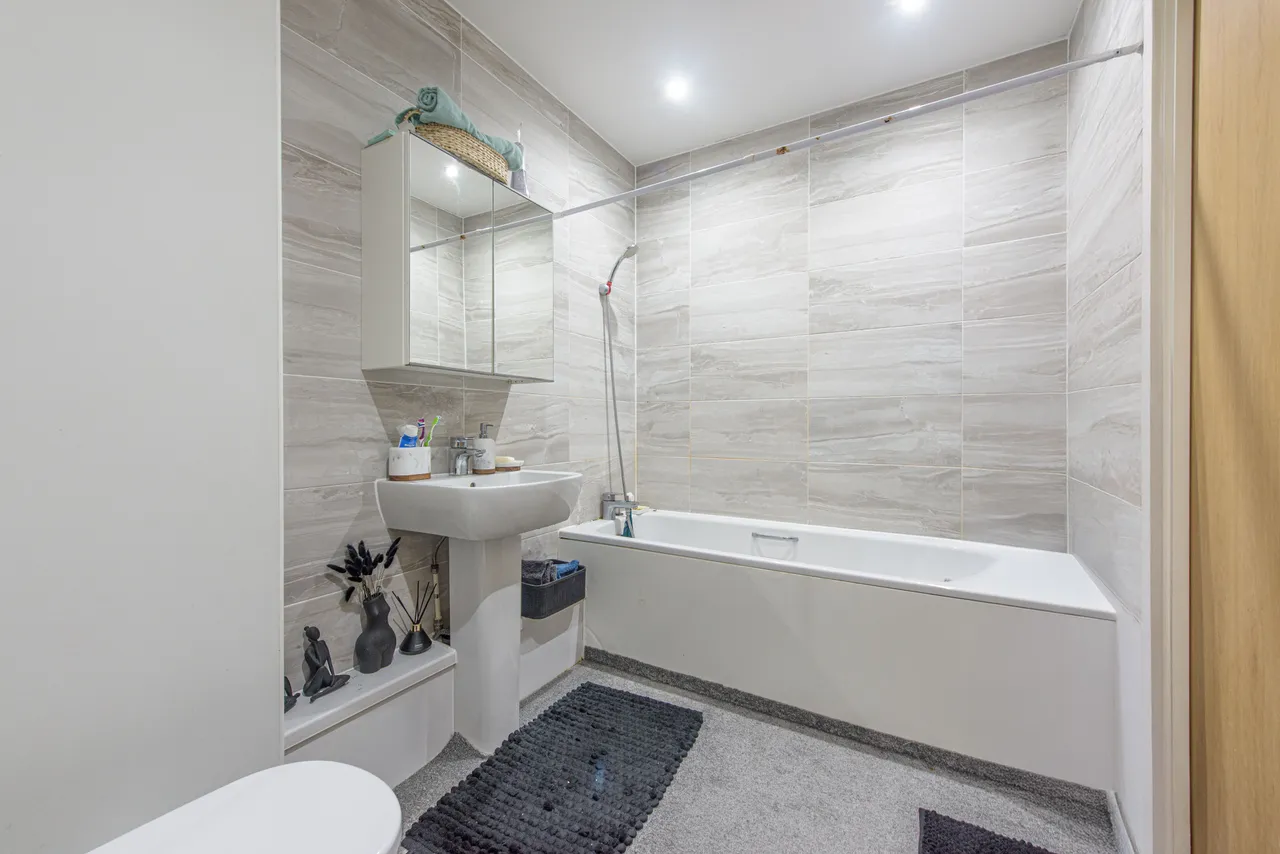 Flat 17, Courier Court, London, photo 9