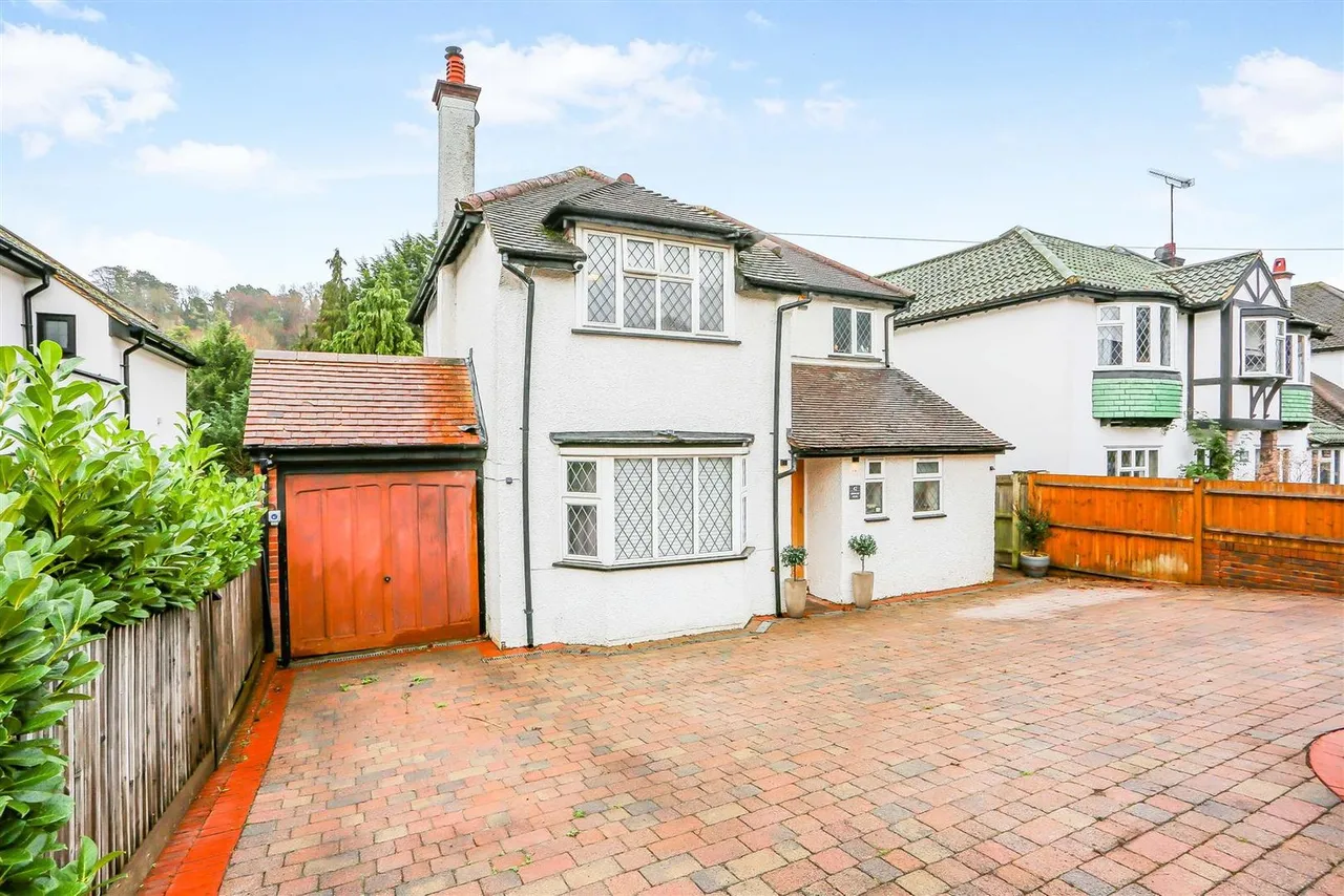 Outwood Lane, Chipstead, Coulsdon, CR5 3NB, photo 5