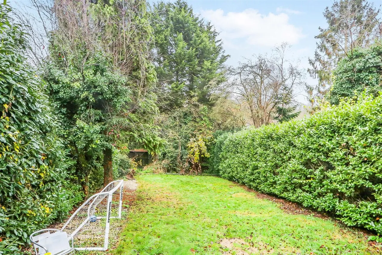 Outwood Lane, Chipstead, Coulsdon, CR5 3NB, photo 16