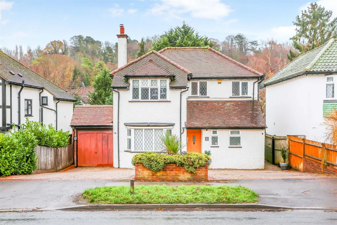 3 bed house for sale — Outwood Lane, Chipstead, Coulsdon, CR5 3NB