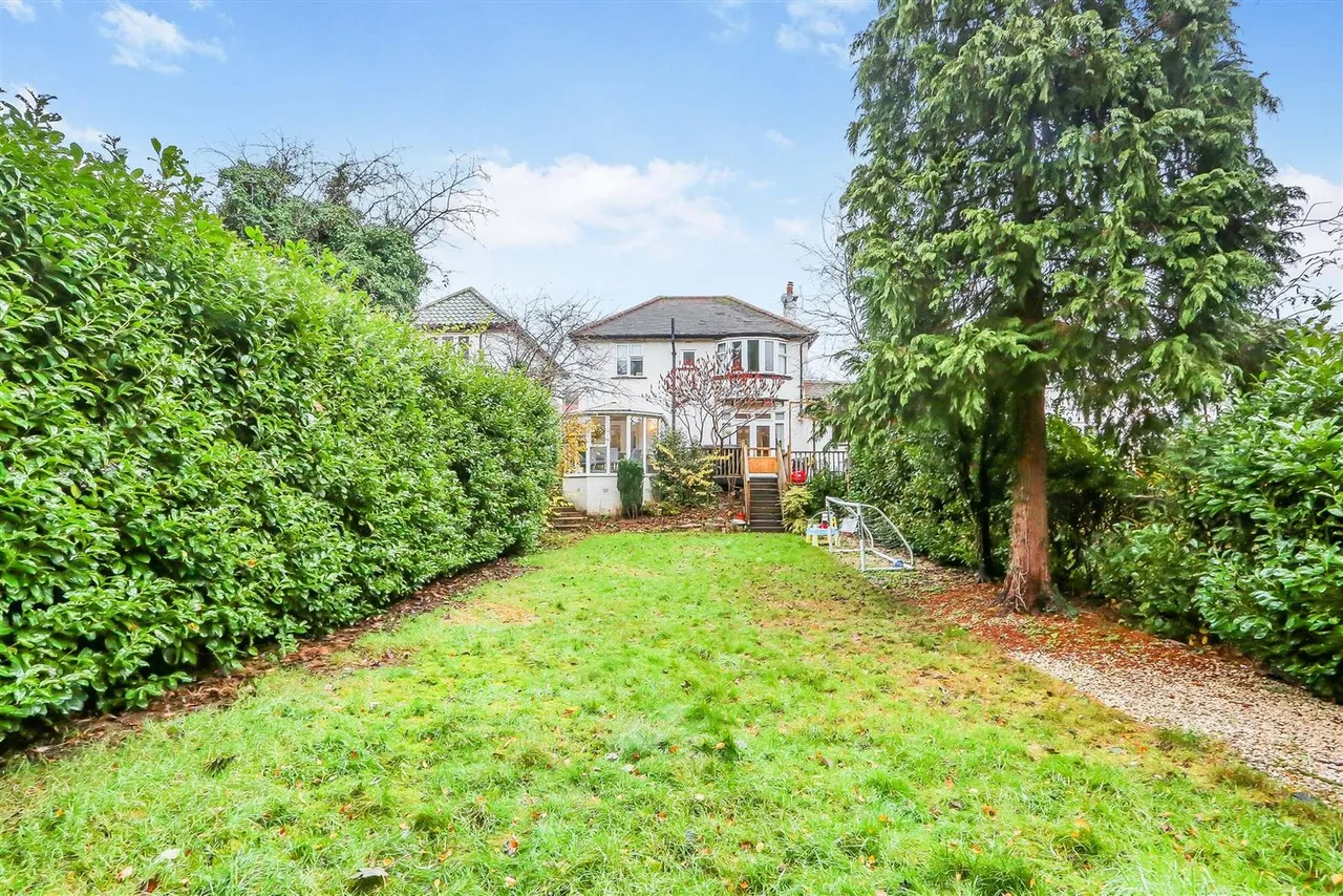 Outwood Lane, Chipstead, Coulsdon, CR5 3NB, photo 17