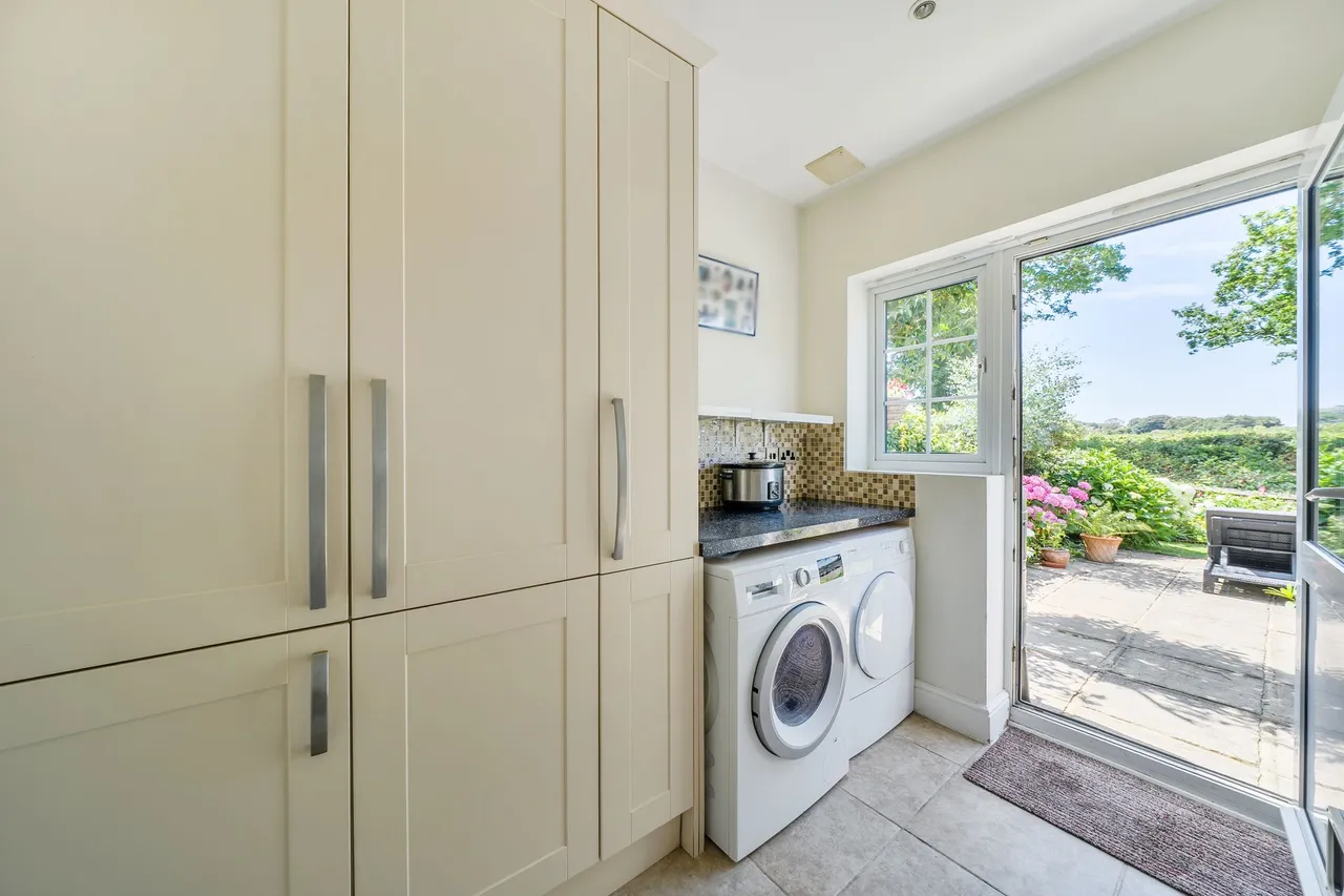 Bax Close, Storrington, RH20, photo 10