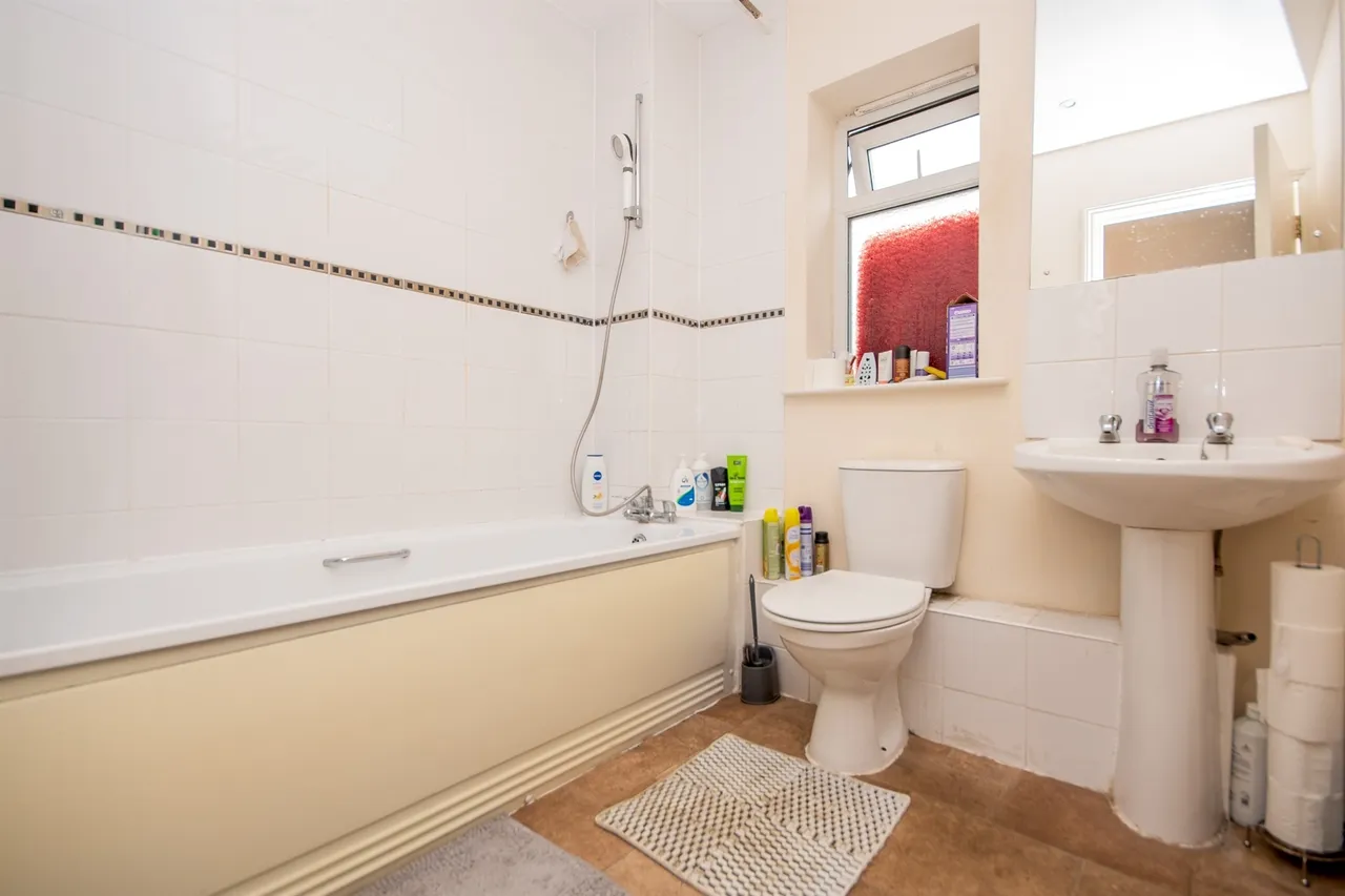 Wellington Street, Kettering, NN16, photo 7
