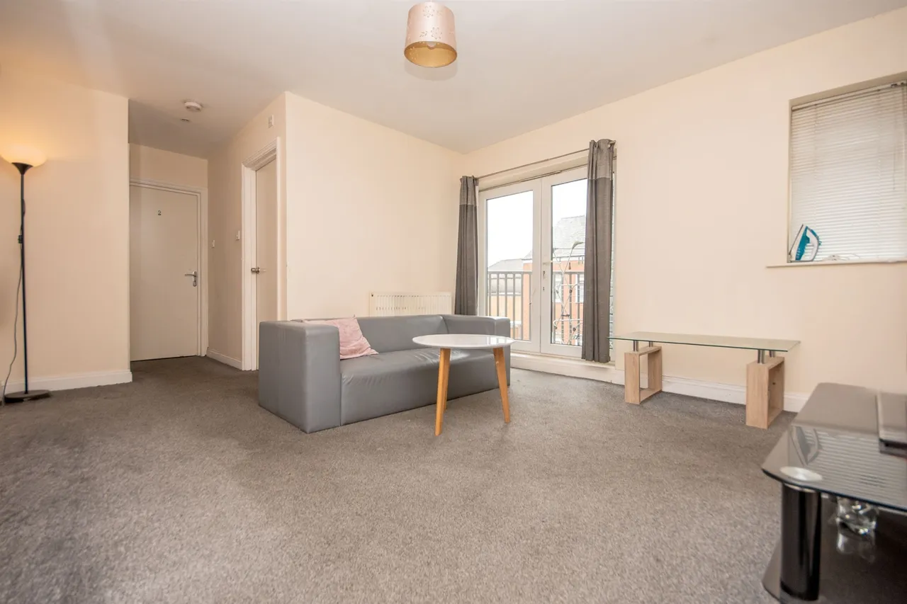 2 bed flat for sale, Wellington Street, Kettering, NN16