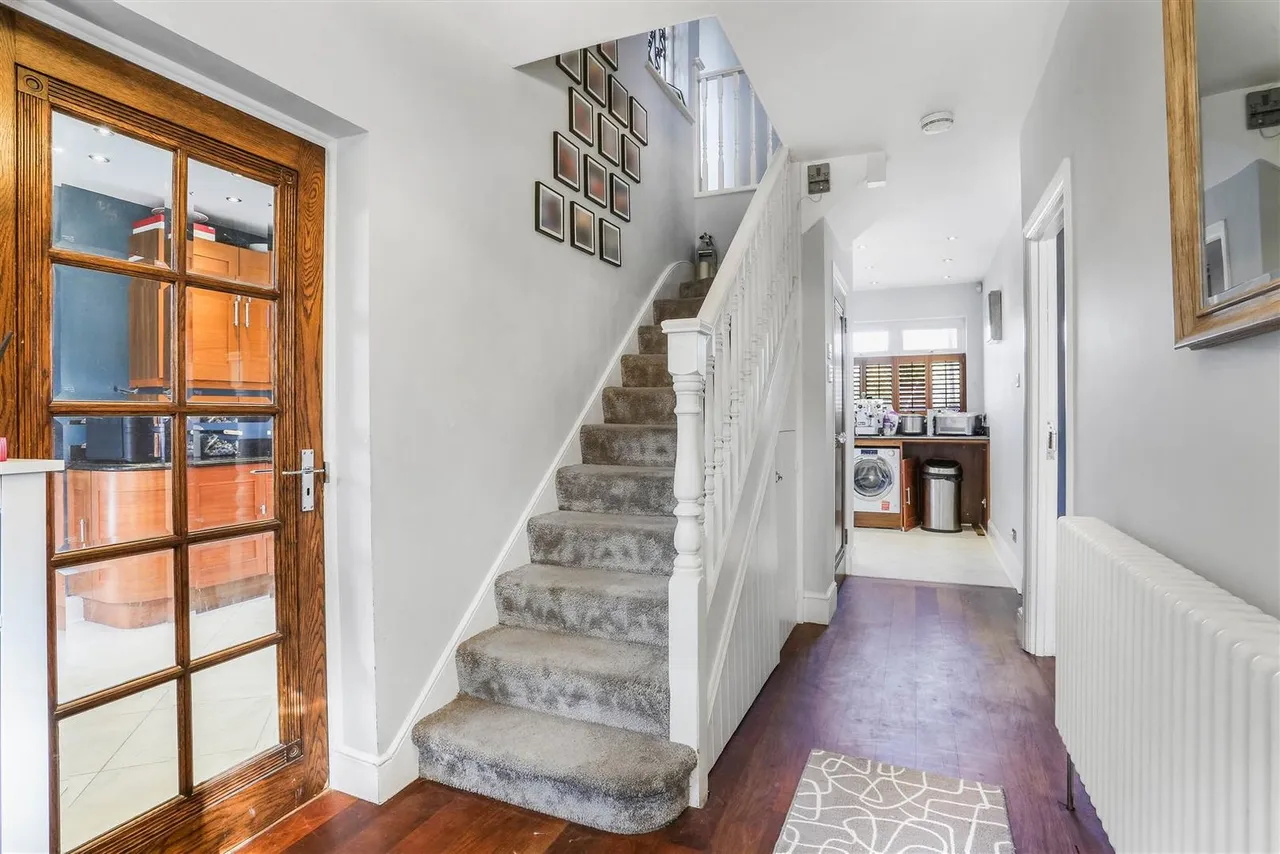 Carlton Crescent, Cheam, SM3 9TS, photo 5