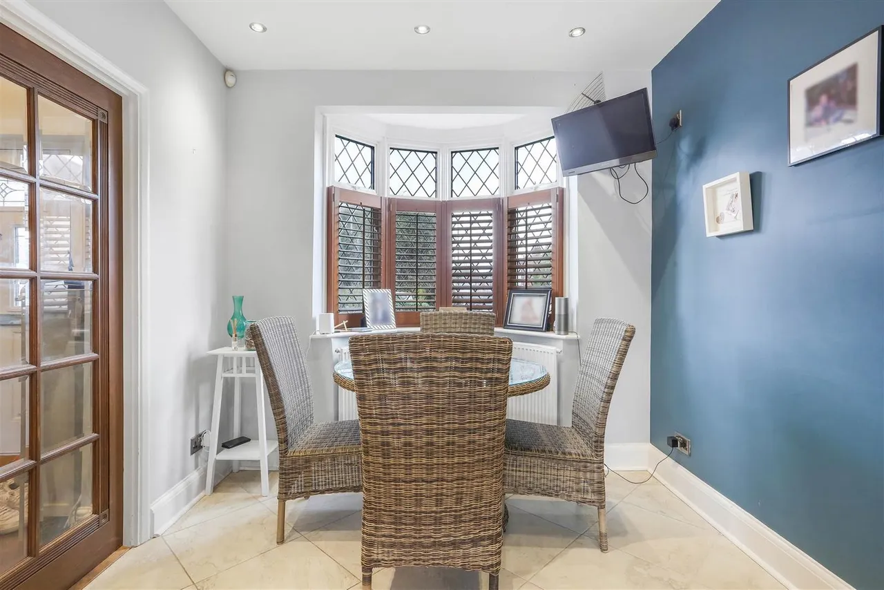 Carlton Crescent, Cheam, SM3 9TS, photo 8