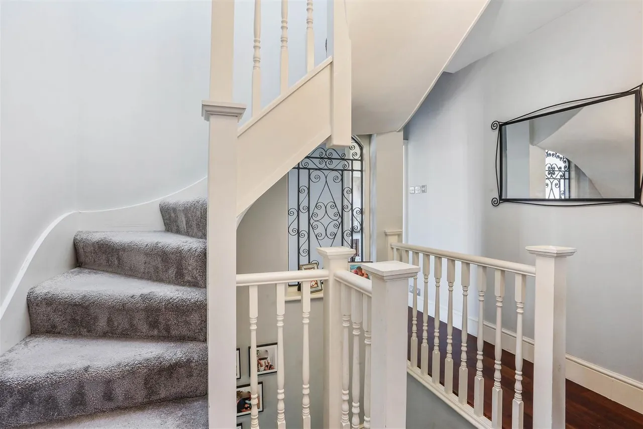 Carlton Crescent, Cheam, SM3 9TS, photo 14