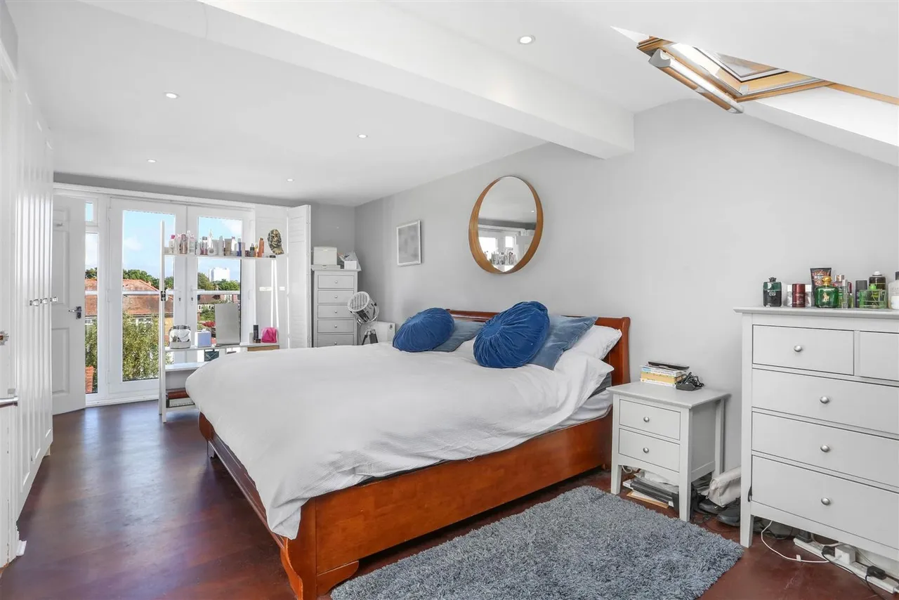 Carlton Crescent, Cheam, SM3 9TS, photo 15