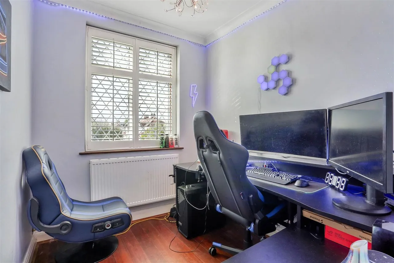 Carlton Crescent, Cheam, SM3 9TS, photo 25