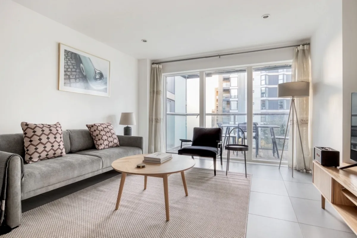 2 bed flat to rent — Pear Tree Street London EC1V