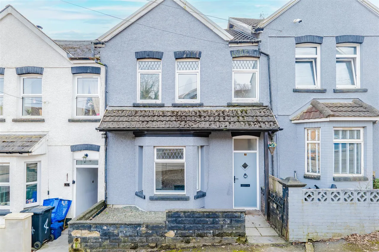 4 bed house for sale — The Park, Treharris, CF46 5RH