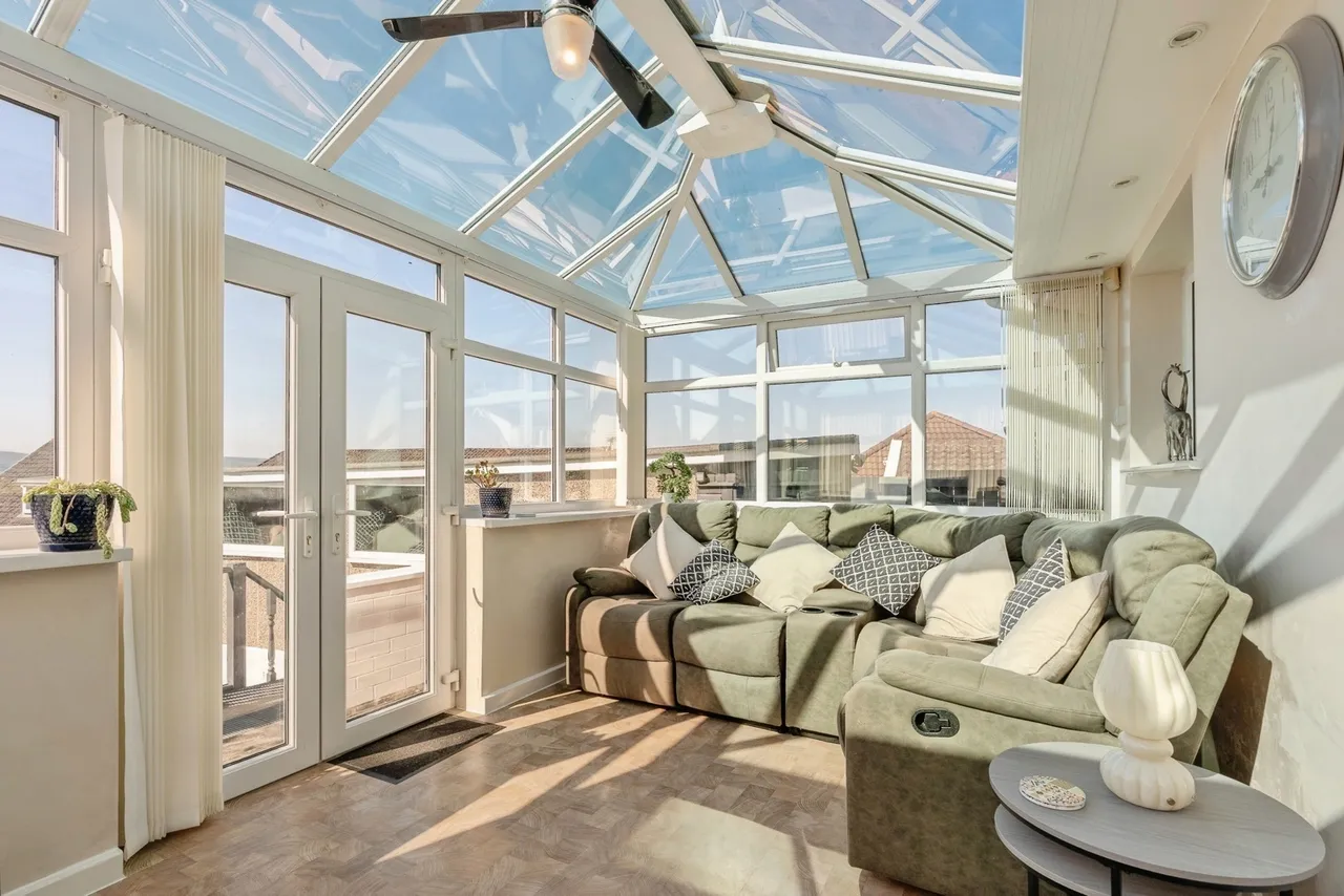 Westbury Close, Burnley, Lancashire, BB10, photo 4