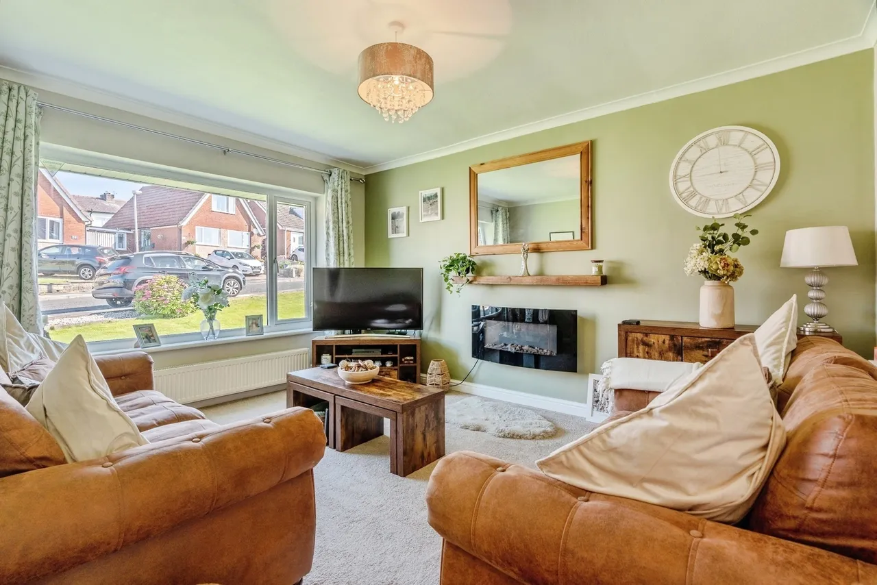 Westbury Close, Burnley, Lancashire, BB10, photo 3