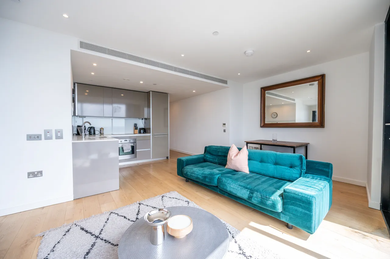 Apartment 3607, The Strata, 8 Walworth Road, London, photo 5