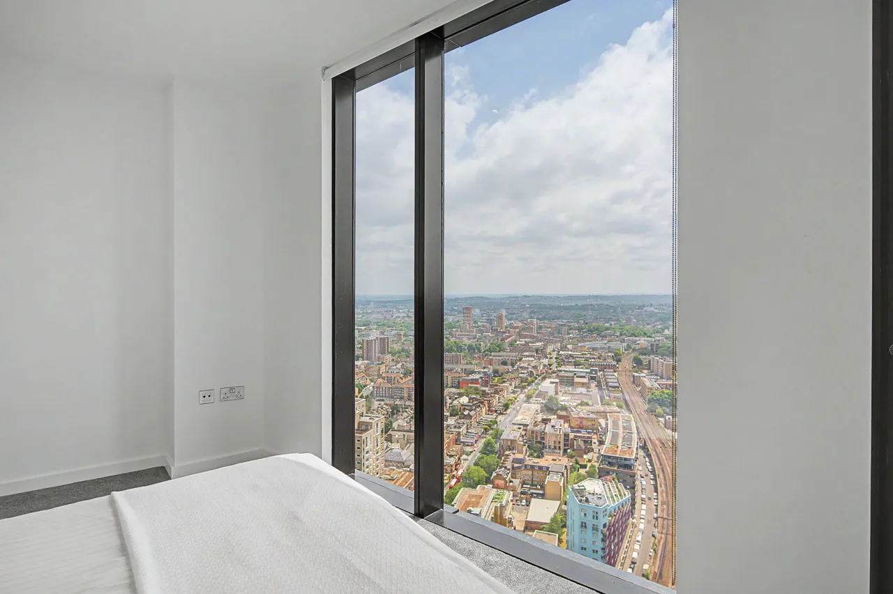 Apartment 3607, The Strata, 8 Walworth Road, London, photo 7