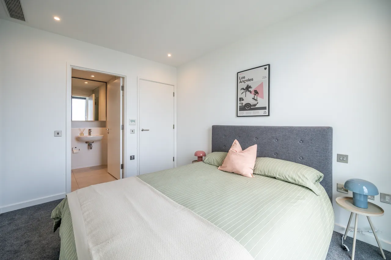 Apartment 3607, The Strata, 8 Walworth Road, London, photo 11