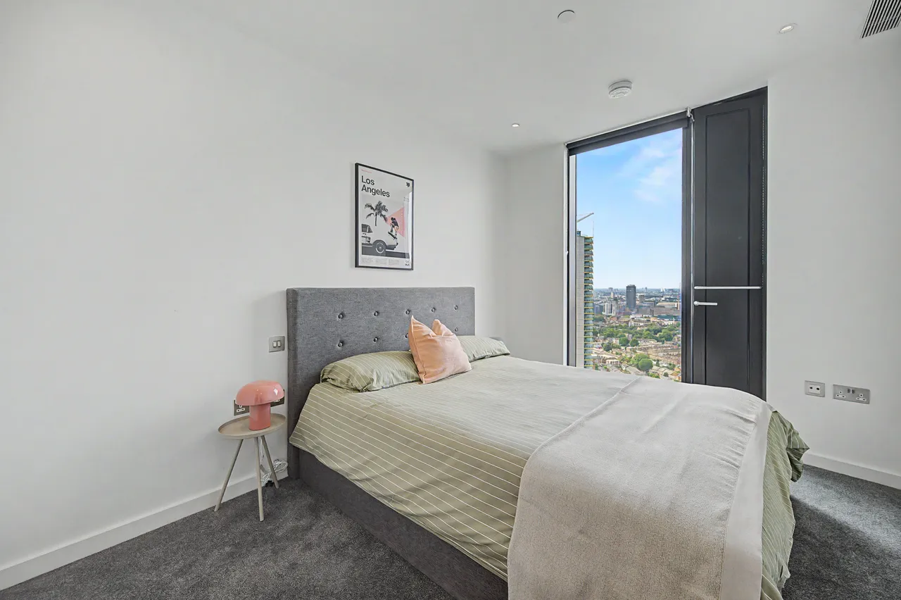 Apartment 3607, The Strata, 8 Walworth Road, London, photo 9
