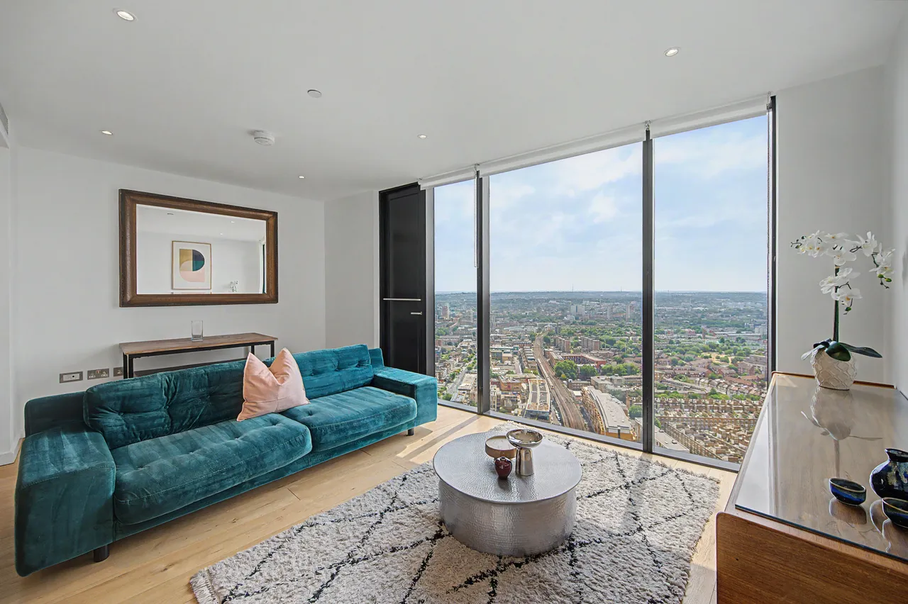 Apartment 3607, The Strata, 8 Walworth Road, London, photo 2