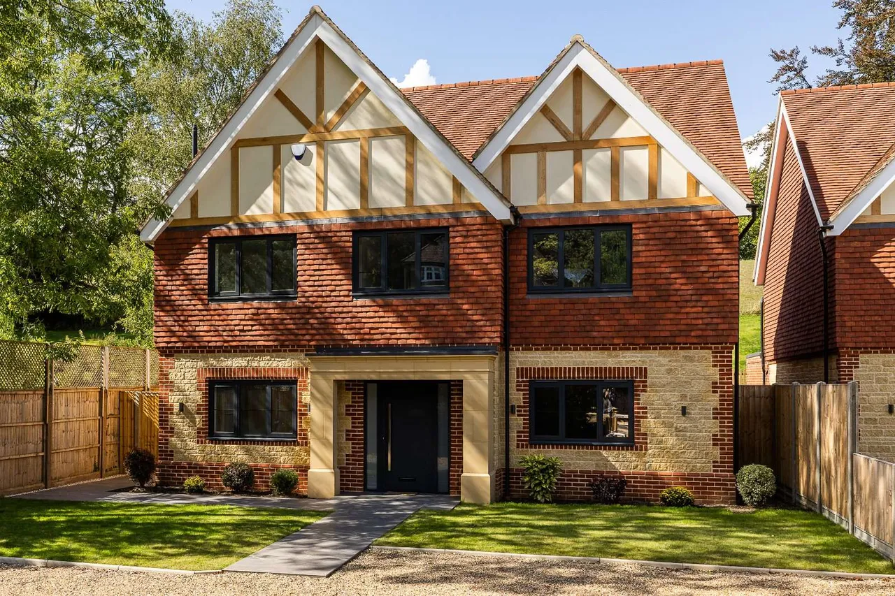 4 bed house for sale — Peaslake Lane, Peaslake, Guildford, Surrey, GU5 9RJ