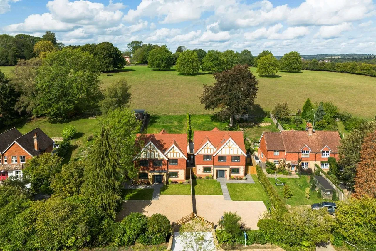 Peaslake Lane, Peaslake, Guildford, Surrey, GU5 9RJ, photo 4