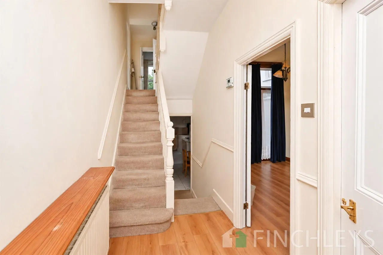 Glebe Road, London, N3, photo 12
