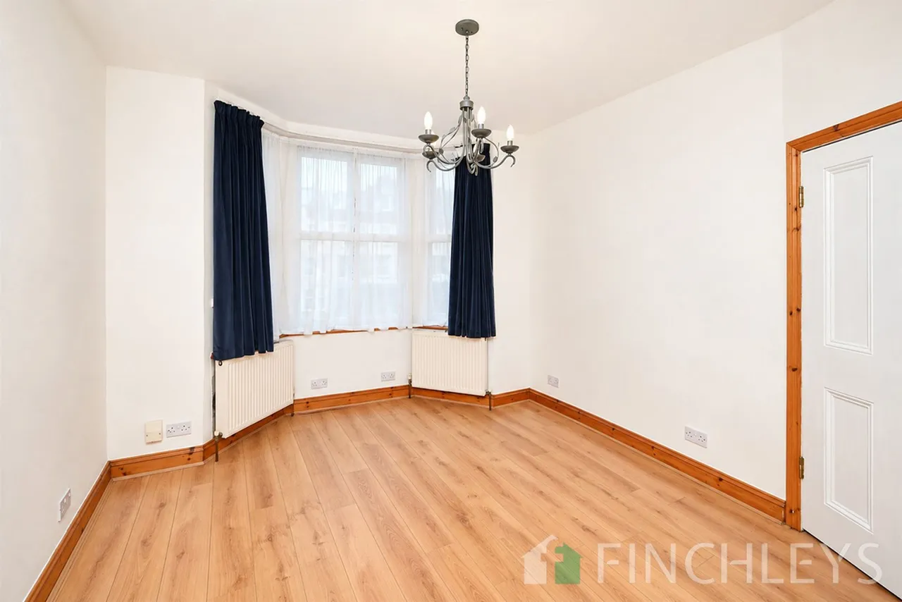 Glebe Road, London, N3, photo 14