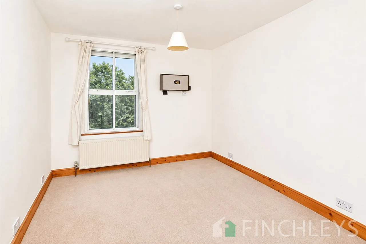 Glebe Road, London, N3, photo 11