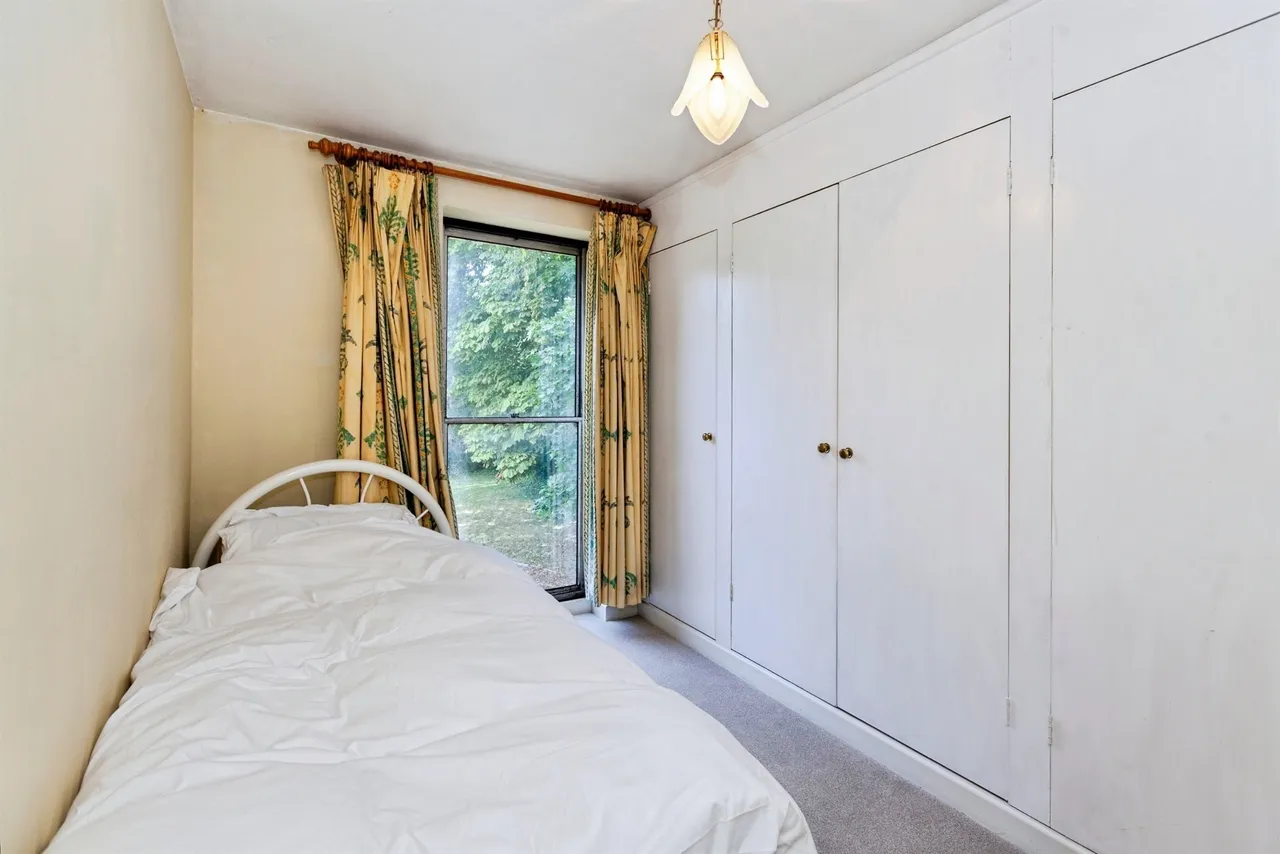 Queen Annes Road, Windsor, photo 12