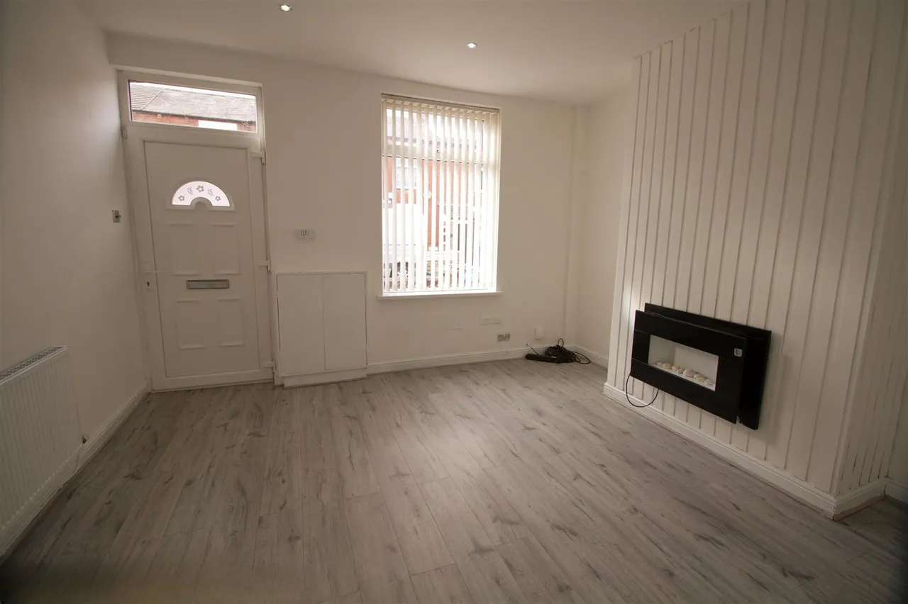 Osborne Road, Denton, photo 3