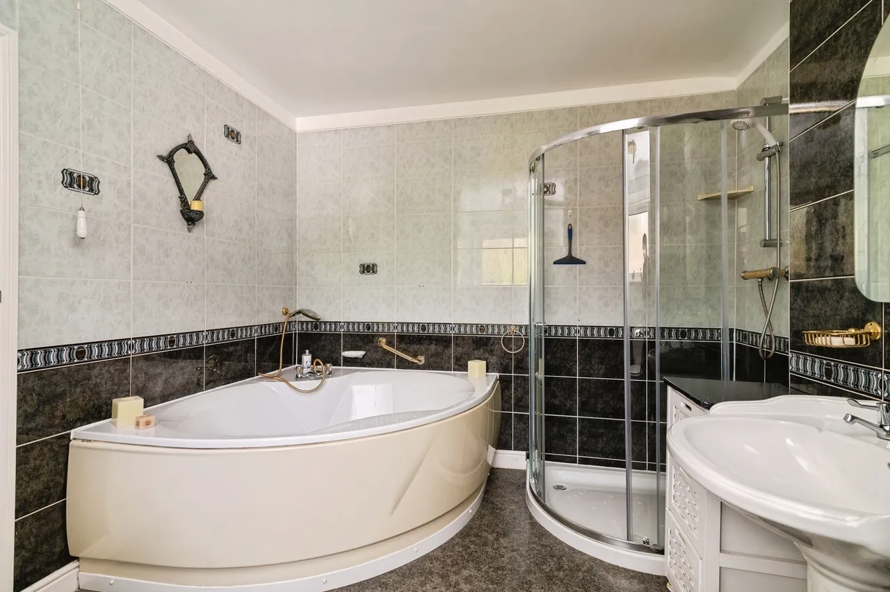 Nottingham Road, Burton Joyce, NG14, photo 24