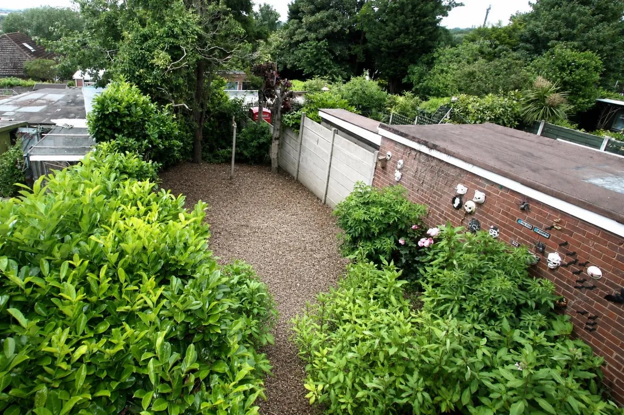 Walton Close, Rowley Regis, photo 10
