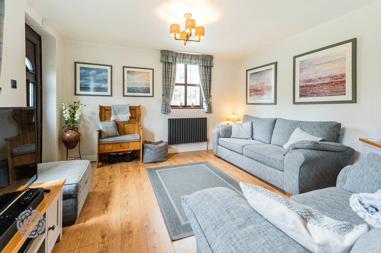 Harwood Road, Tottington, Bury, BL8 4AE, photo 2