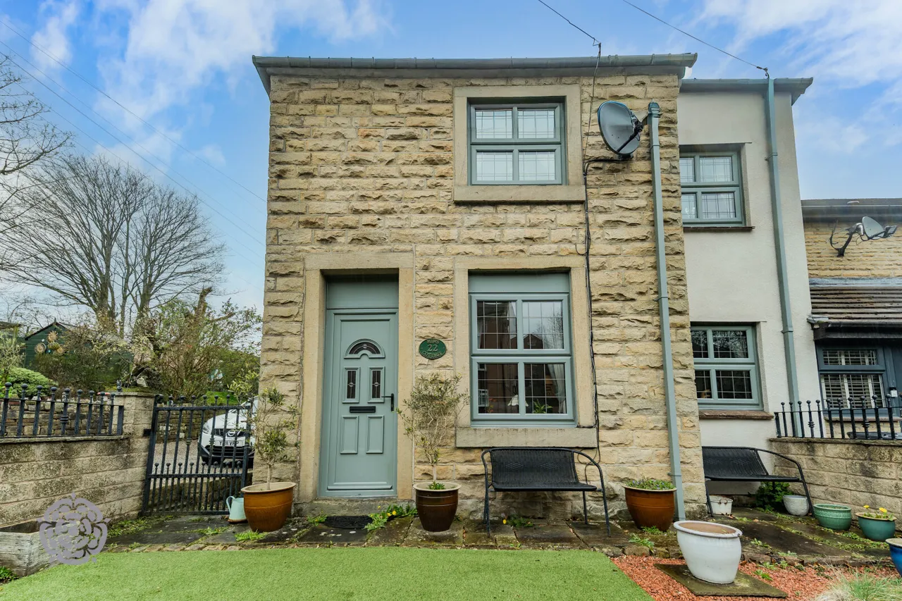 4 bed house for sale — Harwood Road, Tottington, Bury, BL8 4AE