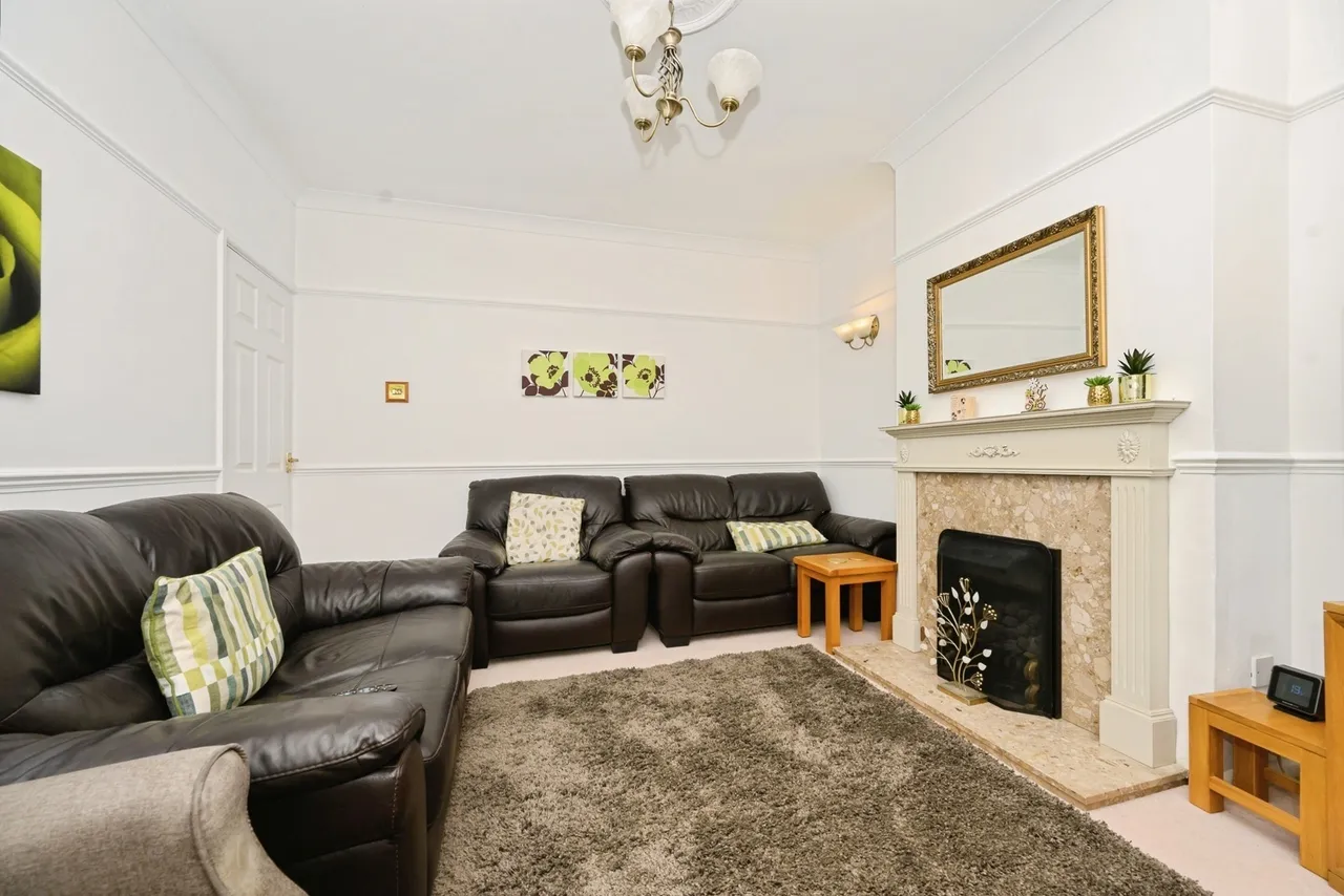 Hitchin Road, LUTON, Bedfordshire, LU2, photo 4