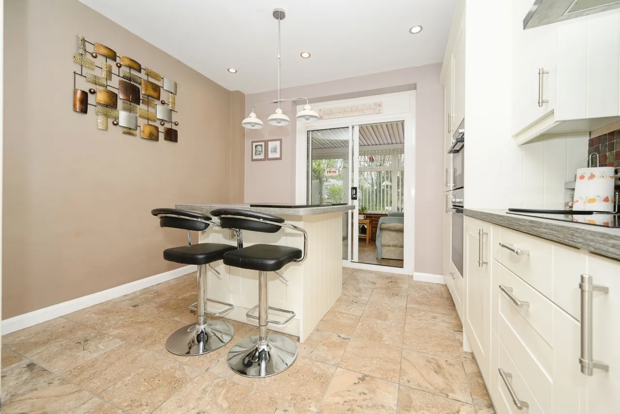 Hitchin Road, LUTON, Bedfordshire, LU2, photo 7