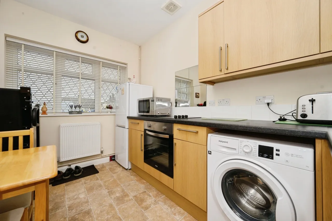 Hitchin Road, LUTON, Bedfordshire, LU2, photo 15