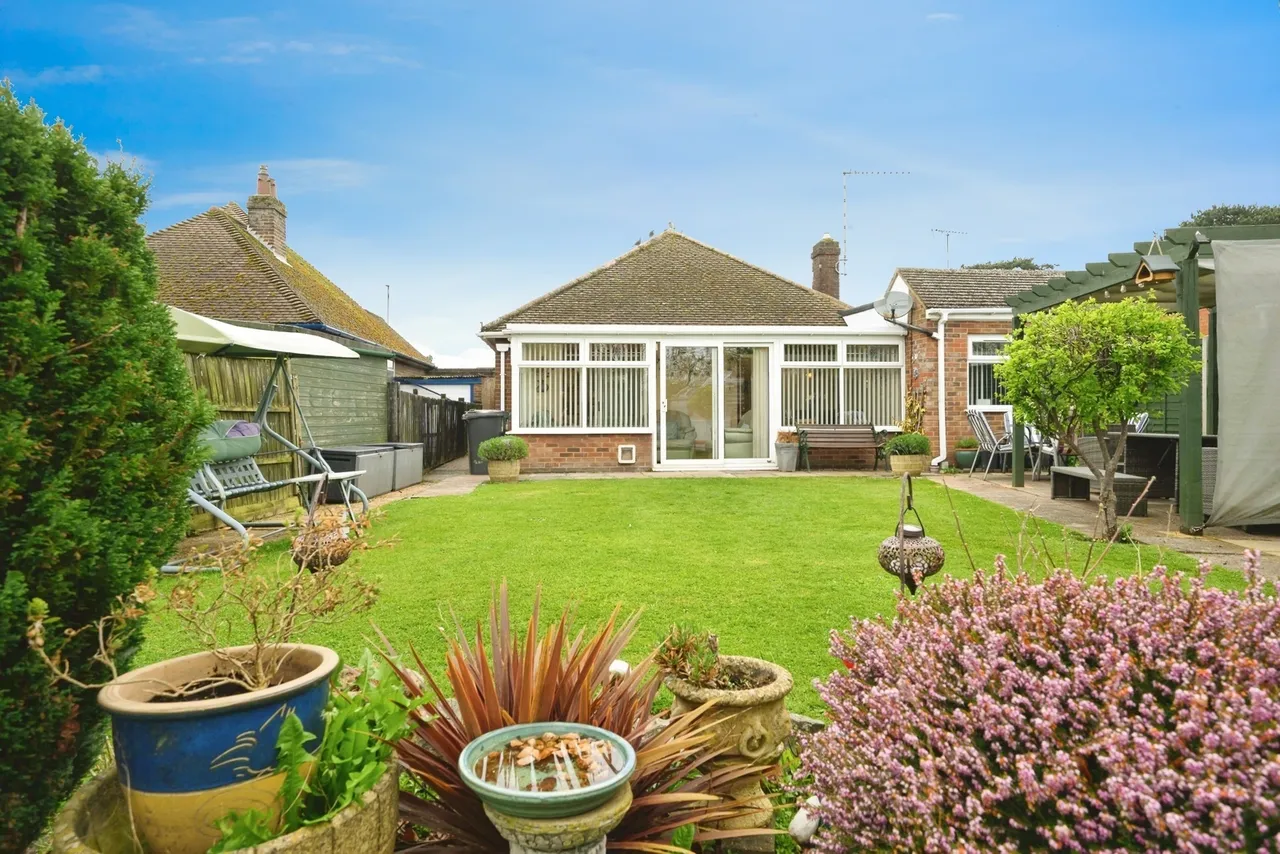 Hitchin Road, LUTON, Bedfordshire, LU2, photo 17