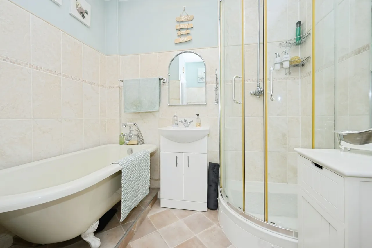 Hitchin Road, LUTON, Bedfordshire, LU2, photo 9