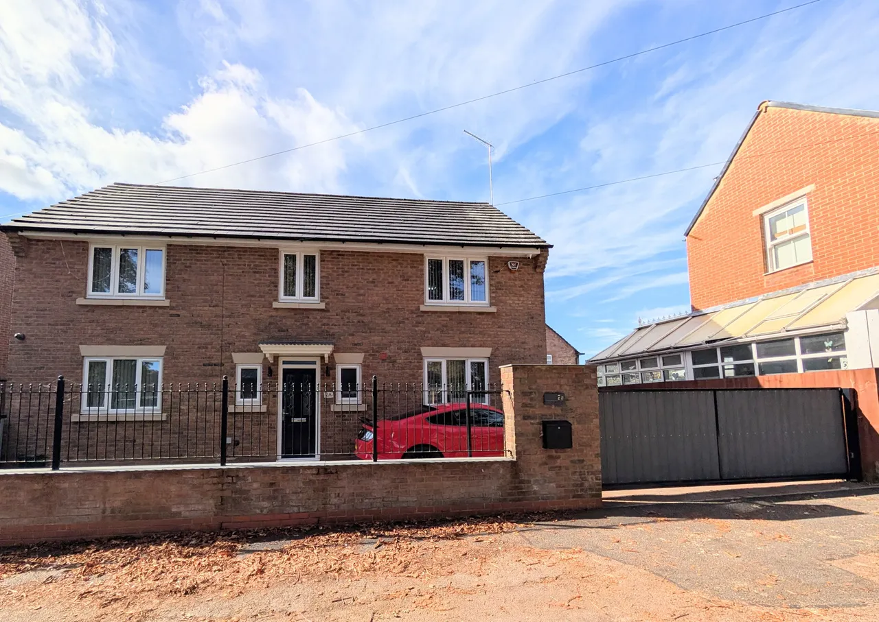 4 bed house to rent, Chaplins Lane, Desborough, NN14