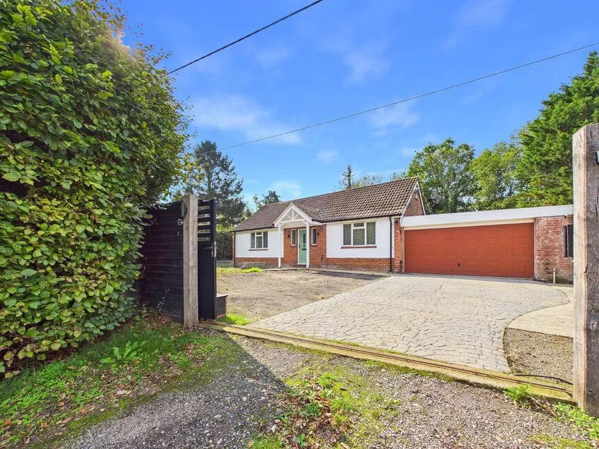 2 bed house for sale, Canterbury Road, Etchinghill, CT18