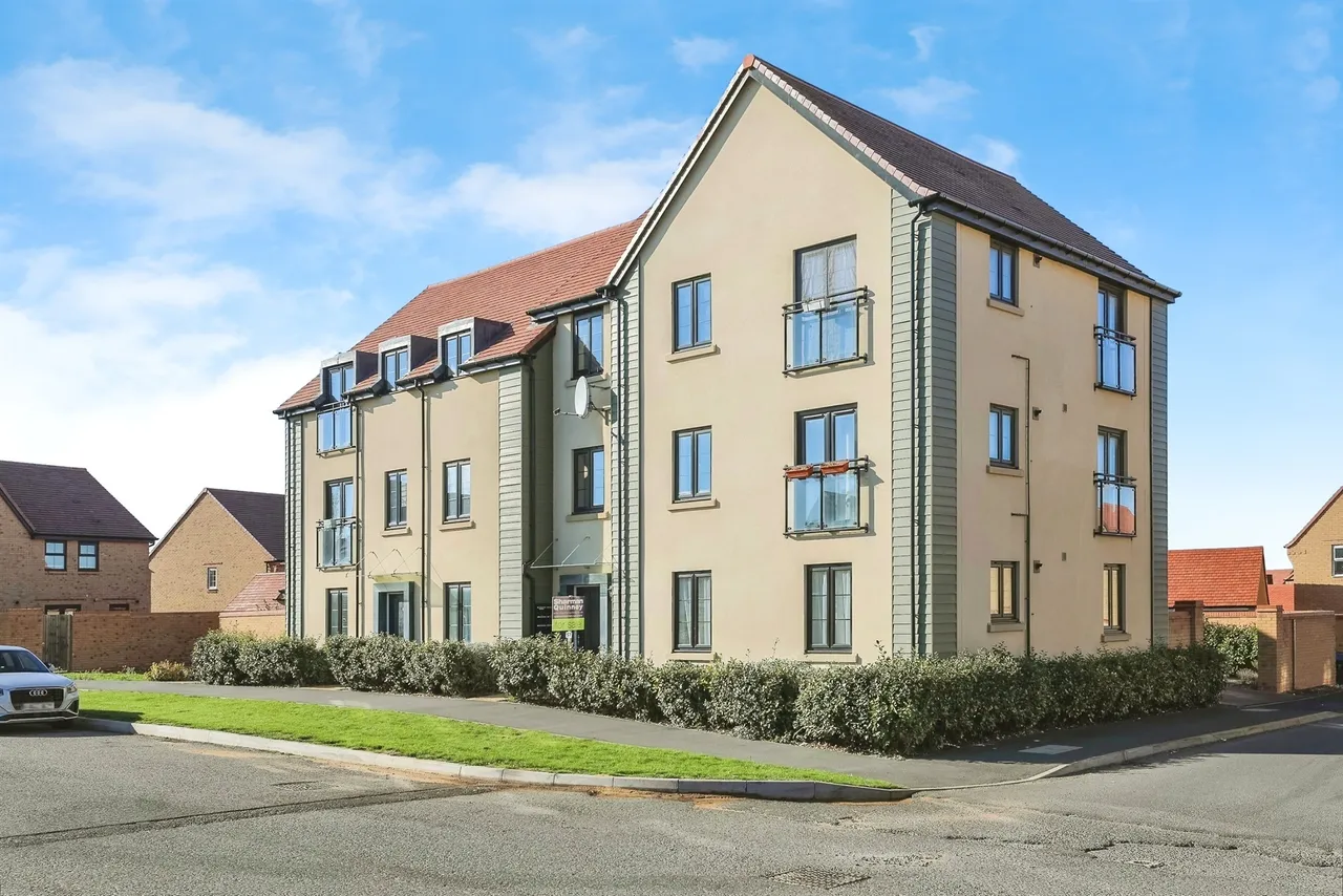 2 bed flat for sale, Doherty Road, Huntingdon, PE29