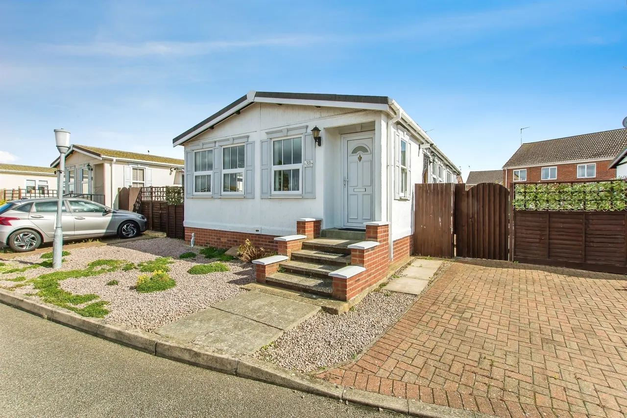 2 bed park home for sale, Osborne Road, Wisbech, PE13