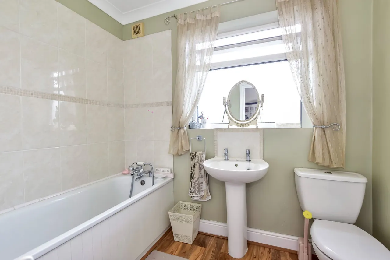 Appledore Avenue, Ruislip, HA4, photo 12