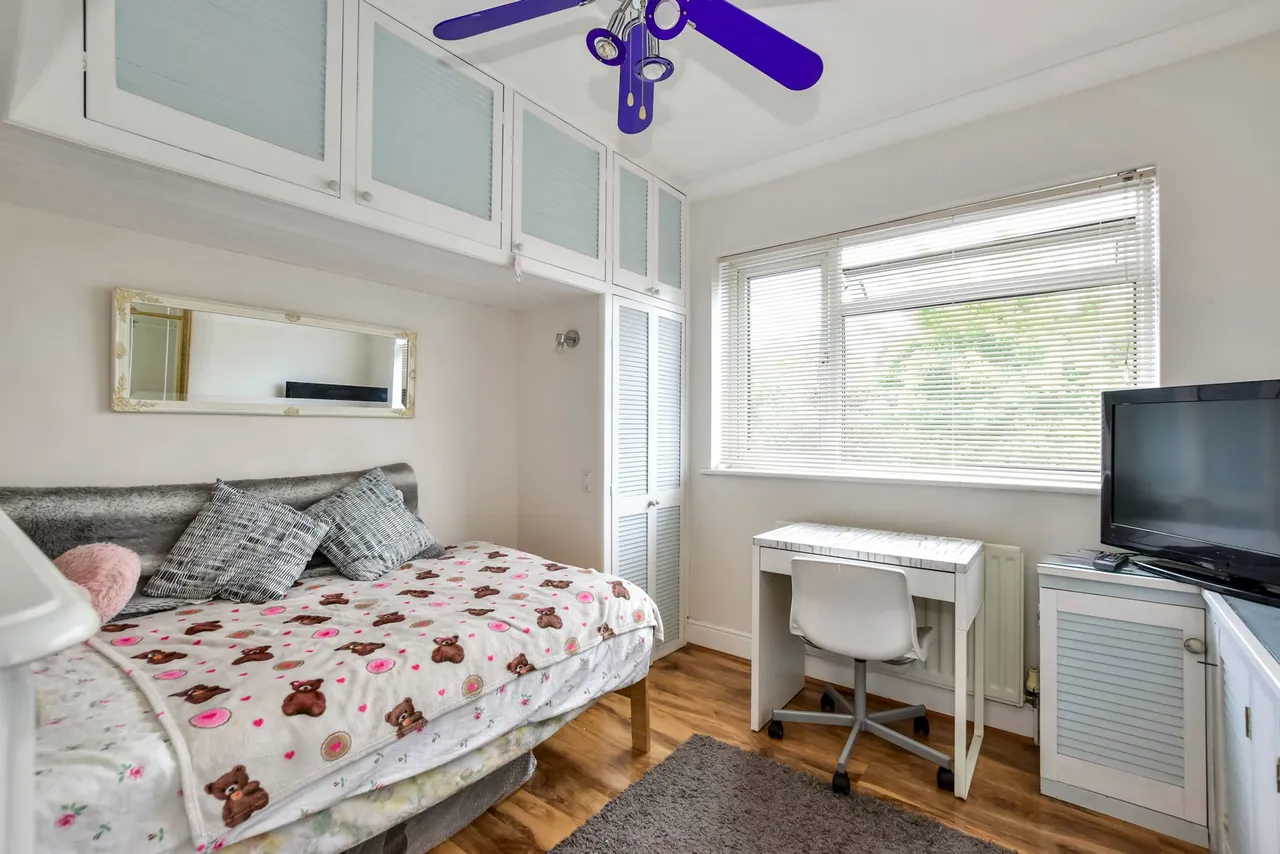Appledore Avenue, Ruislip, HA4, photo 10