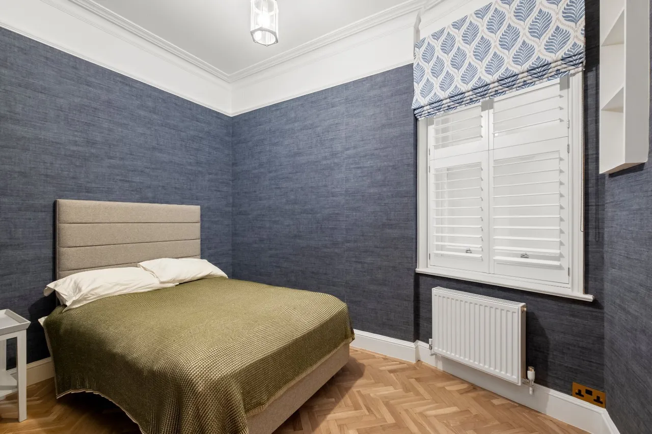 Prince of Wales Drive, London, SW11, photo 12