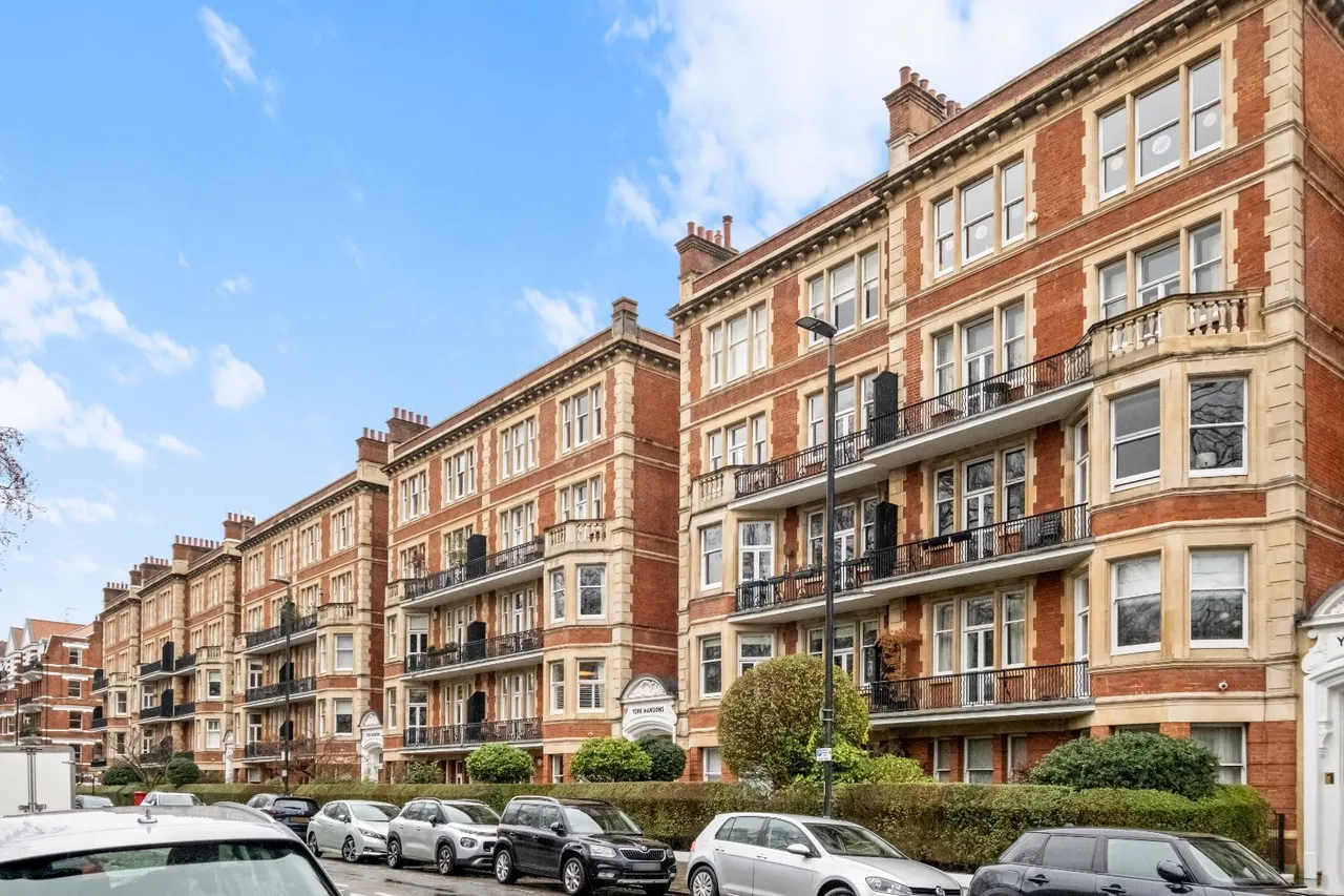 Prince of Wales Drive, London, SW11, photo 3